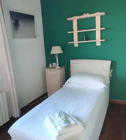 Locanda Castel De Britti * سان لاتْسارو دي سافين