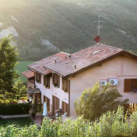 Locanda Castel De Britti * سان لاتْسارو دي سافين